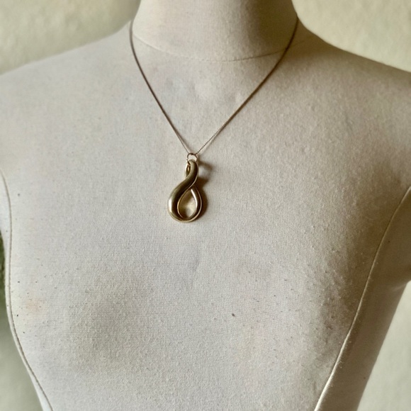 Vintage large infinity pendant on dainty gold chain treble clef style - Picture 7 of 7